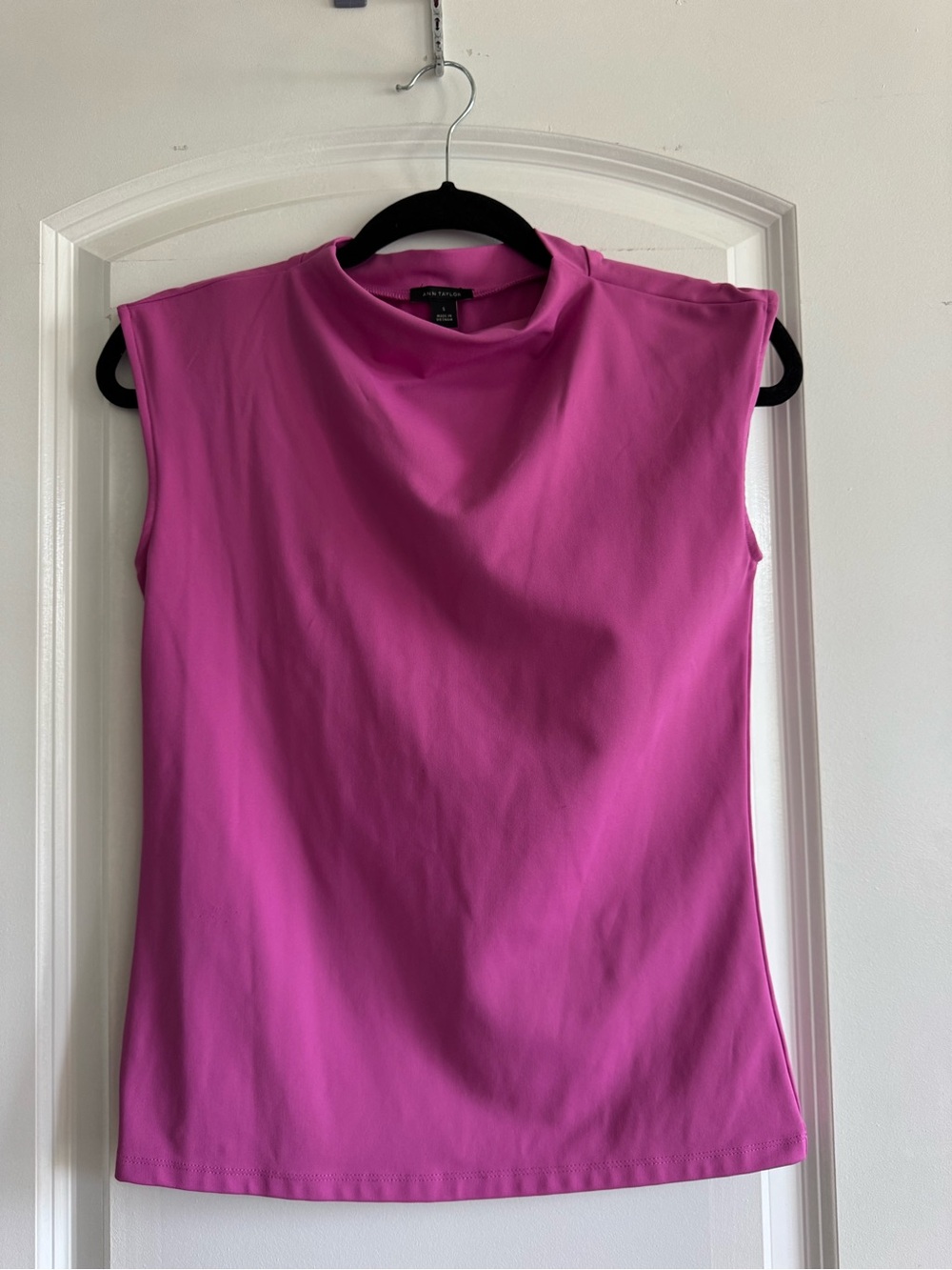 Ann Taylor | Mock Neck Sleeveless Blouse Magenta Size Small